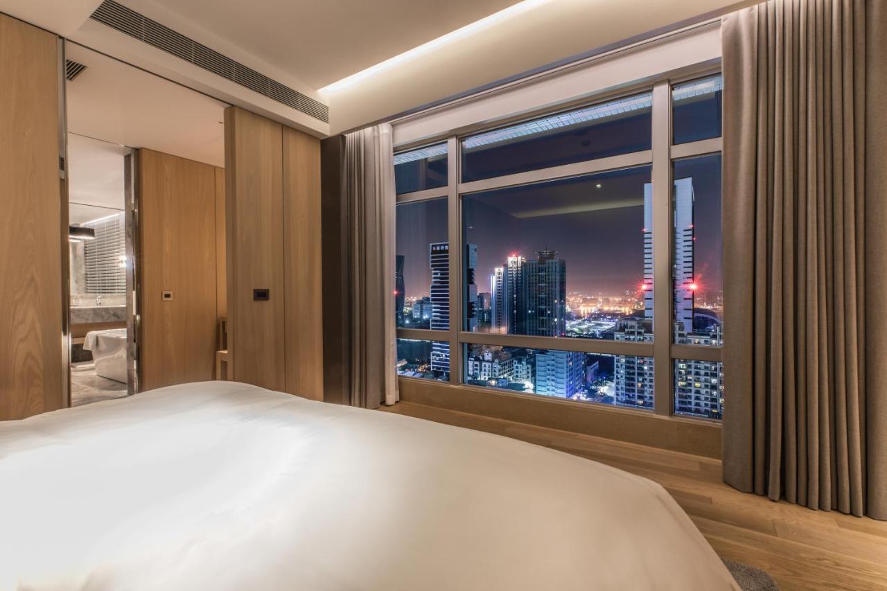 Отель Silks Club Гаосюн Экстерьер фото A bedroom at the hotel