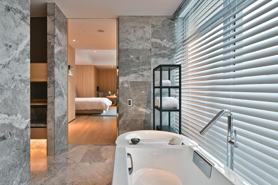 Отель Silks Club Гаосюн Экстерьер фото Bathroom
